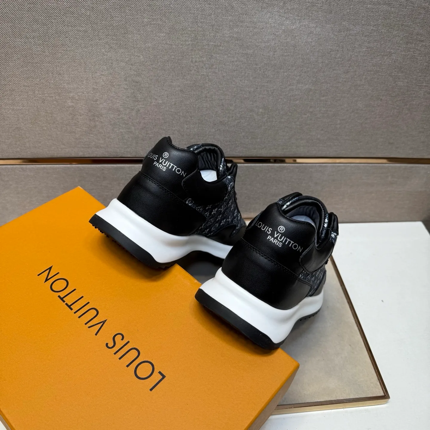 ⬛️Ex-factory price p442【LV～】men's casual shoes, 2025z cabinet sales simultaneously 🔶Size: 38-44 #️⃣ 🔷3 colors🔜The upper is made of multi-material splicing ➕Genuine leather lining, comfortable and breathable, sole: original comfortable and wear-resistant outsole, ⚠️real thing📱photographed🎬real thing is better📢📢📢